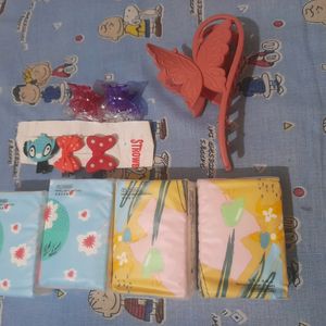 4 Pocket Tissues With 1 Clacher And 5 Cute Clips.