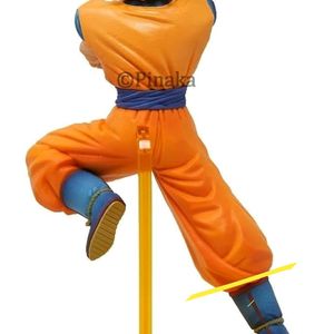 Super Saiyan Son Goku Action Figure