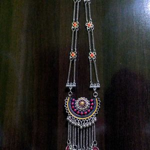 Long Chain Neckpiece