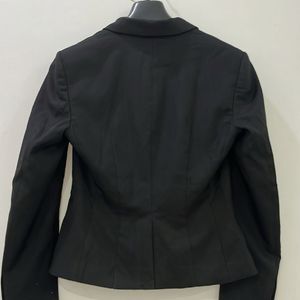 50% Discount On Women's Fitted H&M Blazer