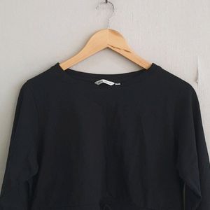 Black Cropped Sweatshirt