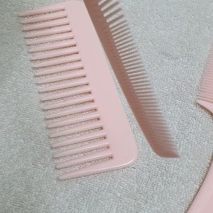 Set Of 5 Combs With Aesthetic Eyelashes Box