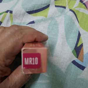 9 To 5 Lakme Iconic Red MR10 shade