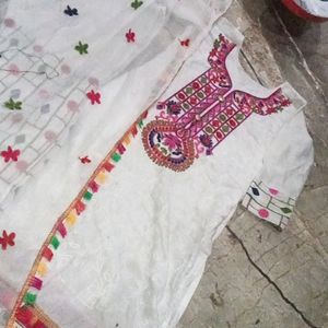 White Kurta Set With a Pent &Duptta