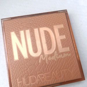 Huda Beauty Nude Medium Eyeshadow Pallete