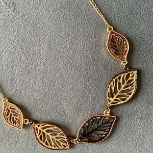 5 Leaves Neckpiece from USA 🇺🇸