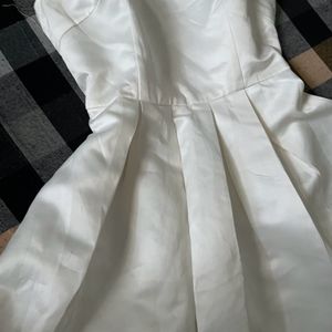 Pretty White Dress With Back Bow Design