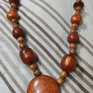 Beautiful Rasin And Wood Necklace