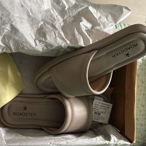 ROADSTER Grey Open Toe Flats (Brand New With Tag!)