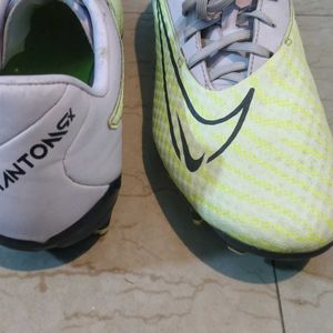 Nike Phantom Football Shoes UK 6.5(EU 40/25 cm)