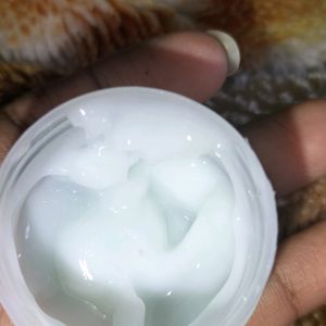 Aqualogica Hydrate+Gel Moisturizer