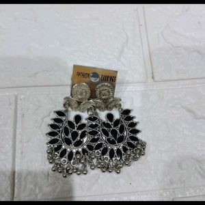 Women Fancy Ear Rings Pic 1