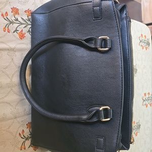 Brand New Giordano Multizip Bag