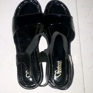 Flat sol heel sandal in black colour