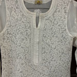 Ada Lucknowi  Embroidered Chikankari Kurta