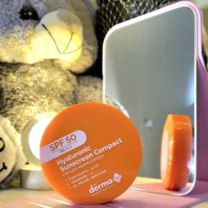 The Derma Co Sunscreen Compact.