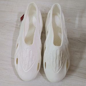 New Fashionable & Trendy Looks Clog Size-9