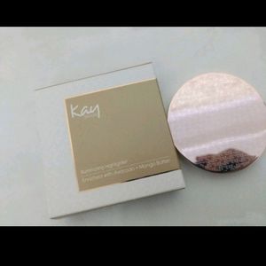 Kay Beauty Illuminating Sunlit Gold Highlighter