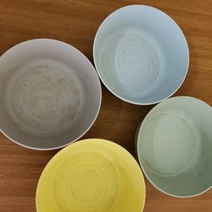 Pack Of 4 Used Plastic Bowls