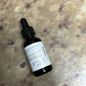 Minimalist 2% Alpha Arbutin Serum. fades darkspots