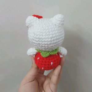 ₊˚⊹౨ crochet strawberry hello kitty ৎ ₊˚⊹