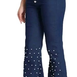 *Classic Denim Solid Jeans for Women*