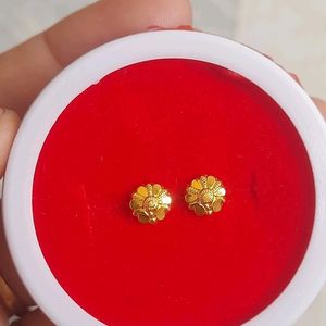 Beautiful New Flower Desine Studs