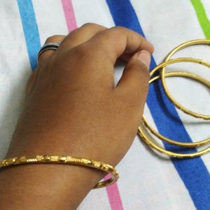 Super Stylish Gold Bangles