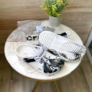 Crocs 💫✨ White 🤍 (Size 6) 📏 New With Tag 🏷️