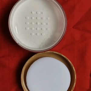 Mamaearth Glow Mattifying Loose Powder