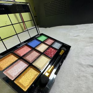 Colors Queen Eyeshadow Pallet