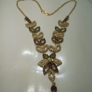 Antique Bridal Set In Gold Finish