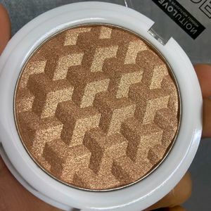 Makeup Revolution Suger Highlight Highlighter