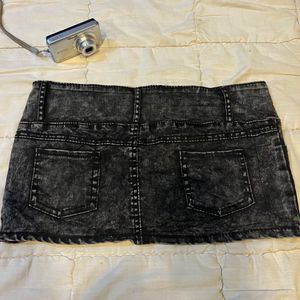 Vintage acid wash chain detailed mini skort