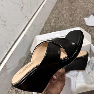 Monroe brand new black heels