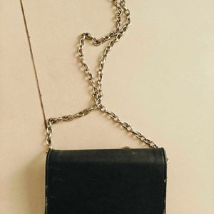 Black Chain Details Sling Bag