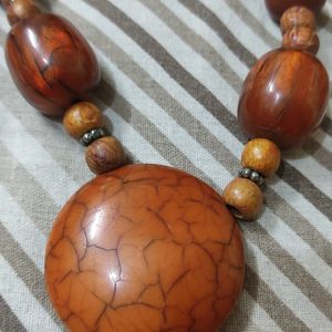 Beautiful Rasin And Wood Necklace