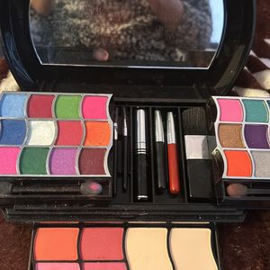 Marie Claire Makeup Kit