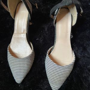 Checkered heels