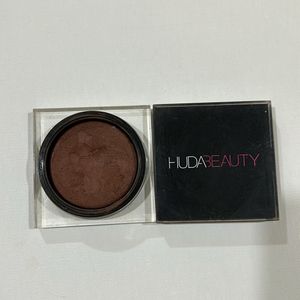 Huda Beauty Bronzer