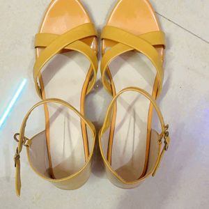 musturd dailywear heels