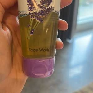 Nykaa Naturals Lavender & Chamomile Face Wash