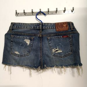 Guess Co. Denim Shorts In Size 26