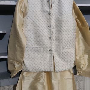 Unused Men' Kurta Set With Double Waistcoat