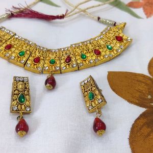 Golden Necklace With Red And Green Diamond