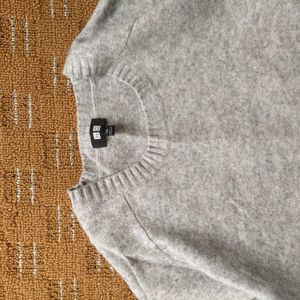 UNIQLO ROUND NECK SWEATER GREY