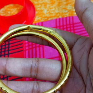 Beutiful Golden Polished Bangles