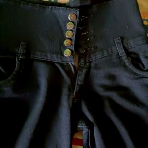 BLACK 5 BUTTONS JEANS