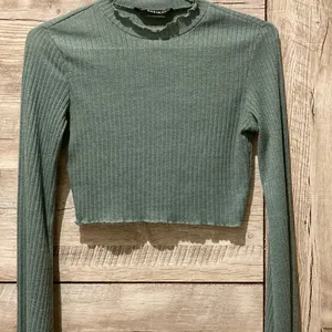 Green Full Sleeved Crop Top