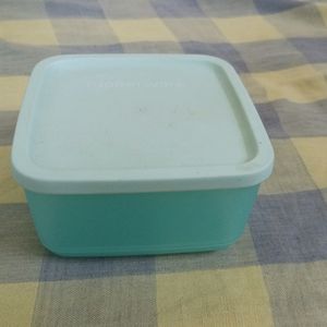 Tupperware 650 Ml Cubix Box